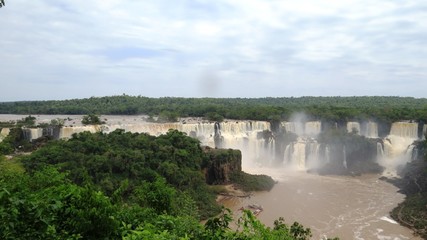 Fototapeta na wymiar Iguazu Wasserfälle