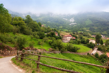Paisaje de Bermiego, pueblo rural de Quirós, Asturias, España