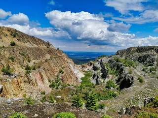 Stara kopalnia w górach