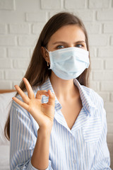 White woman recommending you to wear face mask in your home