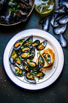 Mussels with parsley, garlic and olive oil