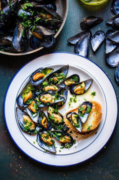 Mussels with parsley, garlic and olive oil