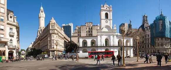 Gordijnen Buenos Aires, Argentina: Plaza de Mayo, looking west towards Avenidas de Mayo and Roca (panorama). © Roel