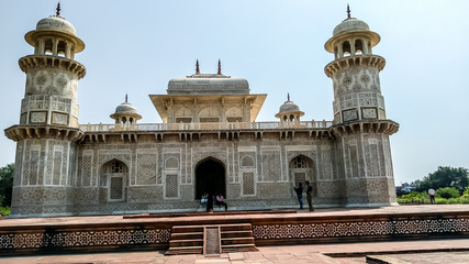 Taj Mahal Tomb mausoleum, a white marble of Mughal emperor Shah Jahan in memory of his wife Mumtaj. Taj Mahal is jewel of Muslim art and a masterpieces of world heritage. Agra, India South Asia 