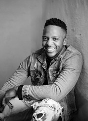 Obraz premium 2020-7-african-stock-photo-successful-black-man-in-suit