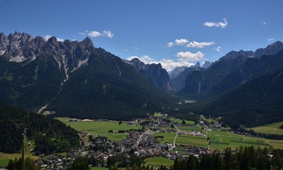 Fototapeta na wymiar Dolomite scenery