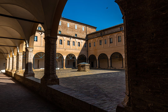 Recanati, la citt&agrave; marchigiana in provincia di Macerata, famosa per aver dato i natali al grande poeta italiano Giacomo Leopardi