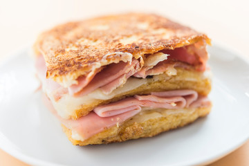 sandwich monte cristo close up front view