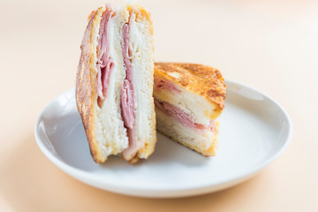 sandwich monte cristo close up front view