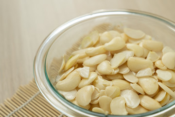 White beans after remove the skin in a glass bowl