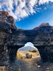 Paisaje inhóspito extraterrestre. Paisaje lunar de arena y roca. Lanzarote, España