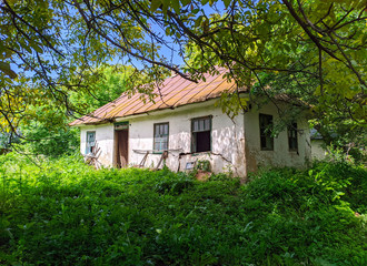 Fototapeta na wymiar abandoned old houses in the village of Ukraine