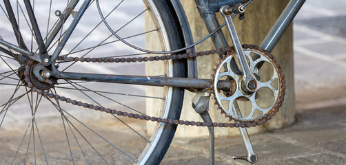 detail of old ruined bicycle, with rusty chain