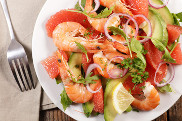 shrimp salad with grapefruit, avocado and basil