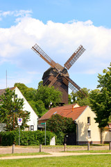 Werder an der Havel mit Heilig-Geist-Kirche und Windmühle