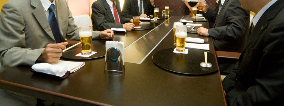 料亭でのビジネス接待　会食