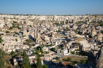 Obraz premium Hot air balloon flying over spectacular Cappadocia