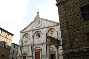 Fototapeta na wymiar Il Duomo di Pienza in provincia di Siena.