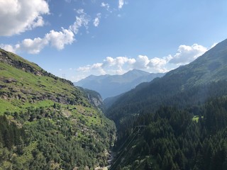 Fototapeta premium Landschaftsidylle in Zerfreila in der Schweiz 31.7.2020