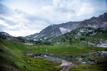 Fototapeta na wymiar beautiful mountain landscape on a cloudy summer day