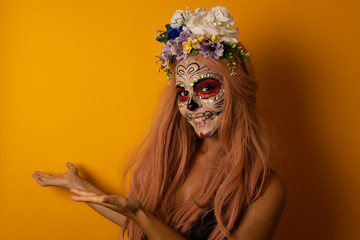 Young beautiful caucasian businesswoman over isolated background Inviting to enter smiling natural with open hands. Welcome sign.