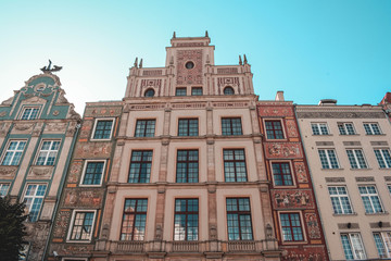 Fototapeta na wymiar Paisaje urbano. Vista de edificios coloridos de las calles de Polonia.