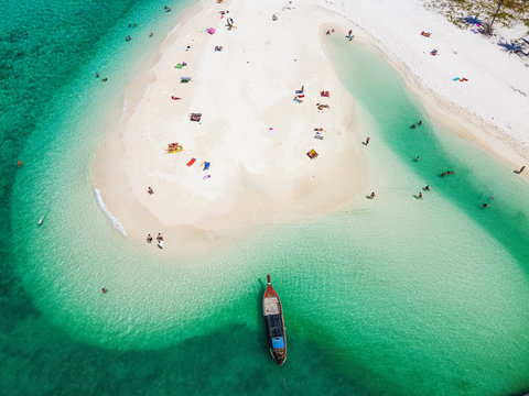 Thailand,&nbsp;Satun&nbsp;Province,&nbsp;Ko&nbsp;Lipe, Aerial view of people relaxing on&nbsp;North Point&nbsp;Beach in summer