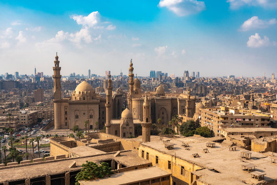 Egypt, Cairo,&nbsp;Salah&nbsp;El&nbsp;Deen&nbsp;Square with&nbsp;Mosque-Madrassa&nbsp;of Sultan&nbsp;Hassan&nbsp;and Al&nbsp;Refaai&nbsp;Mosque
