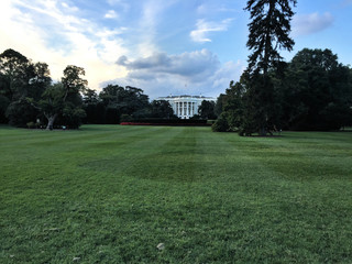 Obraz premium A view of the White House in Washington