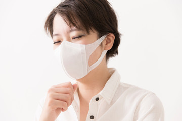 咳をする女性