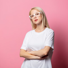 Blonde woman in white moch-up tshirt and glasses