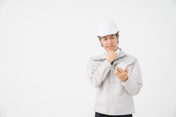 ビジネスマン　作業服　スマホ　トラブル