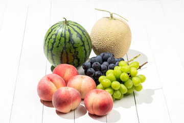 夏の果物（スイカ、メロン夏の果物（スイカ、メロン、桃、シャインマスカ、桃、シャインマスカット、巨峰）