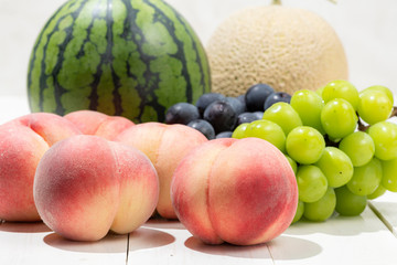 夏の果物（スイカ、メロン夏の果物（スイカ、メロン、桃、シャインマスカ、桃、シャインマスカット、巨峰）
