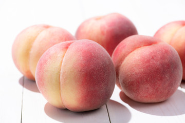 桃　夏の果物