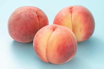 桃　夏の果物