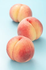 桃　夏の果物