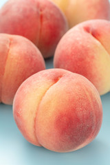 桃　夏の果物