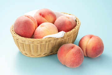 桃　夏の果物