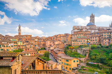 Obraz na płótnie Canvas Downtown Siena skyline in Italy