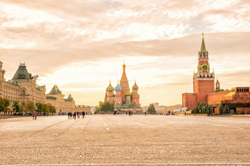 Obraz premium Basil's cathedral at Red square in Moscow