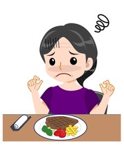 紫のシャツを着た年配の女性