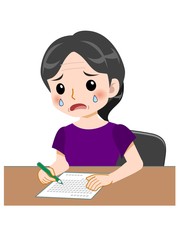 紫のシャツを着た年配の女性