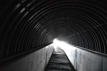 トンネルの先