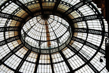 Das Kuppeldach in der Einkaufspassage Galleria Vittorio Emanuele II in Mailand.