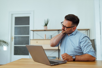 Man holding his neck because of pain.