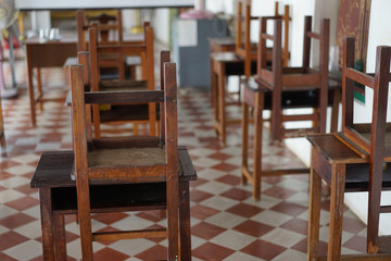 Fototapeta na wymiar Wooden chairs and tables in the classroom In a buddhist temple