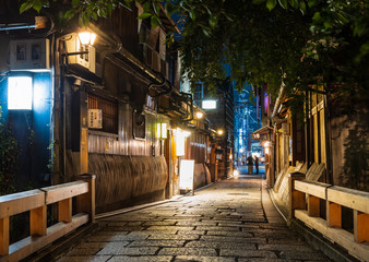 京都　夜の祇園　祇園白川