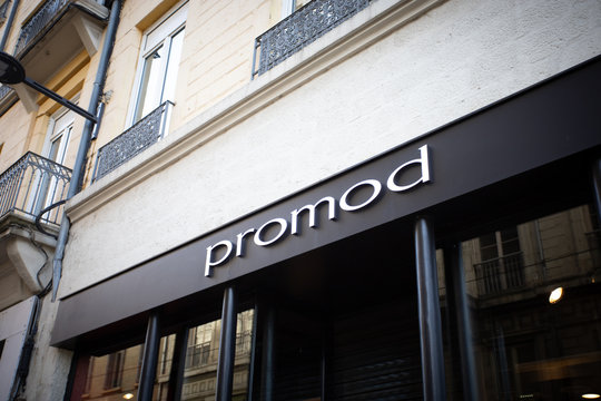  devanture de commerce de marque Pimkie