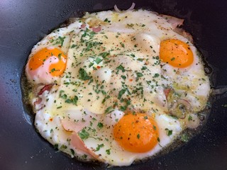 Spiegelei in der Pfanne